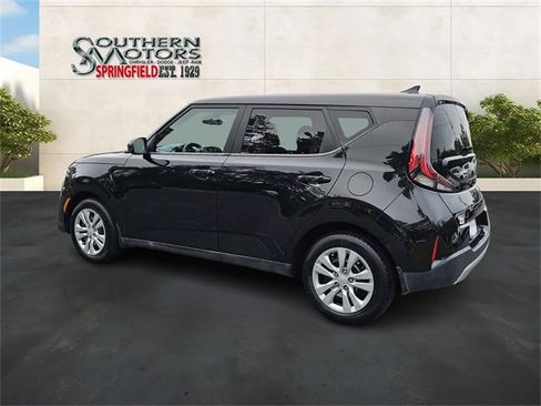 Used 2023 Kia Soul LX image 3