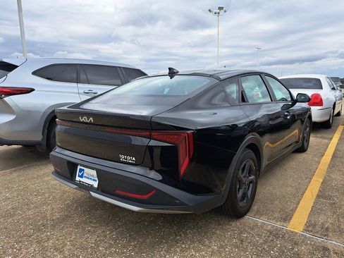 Used 2025 Kia K4 LXS image 3