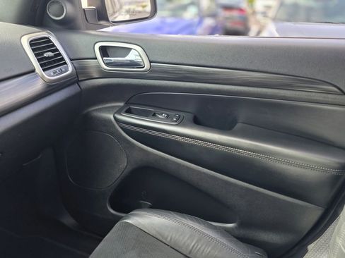 Used 2019 Jeep Grand Cherokee Altitude RWD image 28