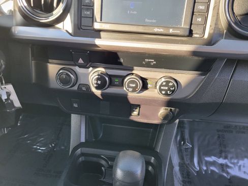 Used 2018 Toyota Tacoma SR5 image 22