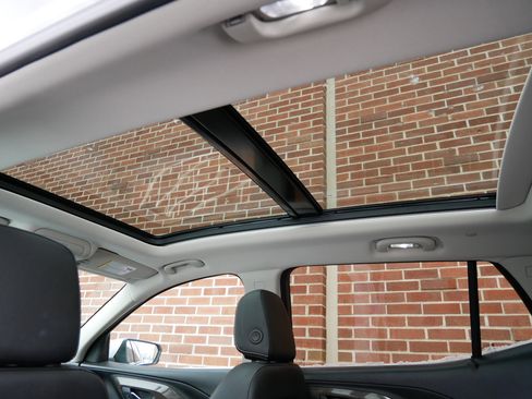 Used 2022 GMC Terrain Denali image 12