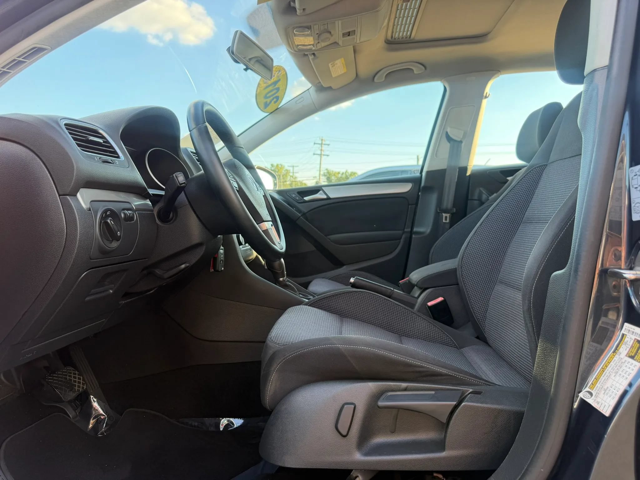 Used 2013 Volkswagen Golf 4-Door FWD image 13