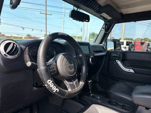 Used 2015 Jeep Wrangler Unlimited Sahara w/ Connectivity Group AWD/4WD image 28