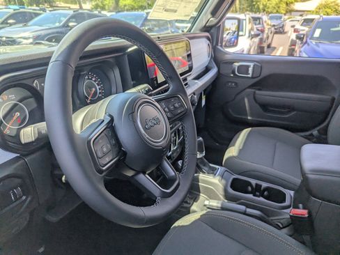 Used 2025 Jeep Gladiator Sport image 15