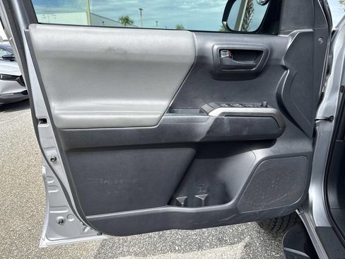 Used 2020 Toyota Tacoma SR5 RWD image 23