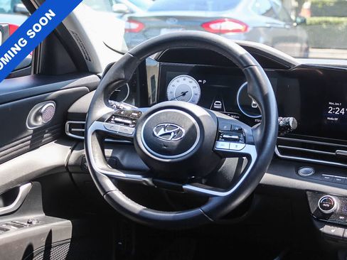 Used 2023 Hyundai Elantra SEL w/ Convenience Package FWD image 19