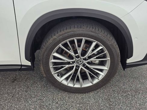Used 2025 Lexus NX 300h AWD w/ Luxury Package image 9