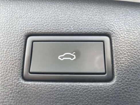 Used 2022 Volkswagen Tiguan SE AWD/4WD image 11