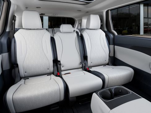 New 2026 Kia Carnival SX w/ SX Dark Edition Package image 16