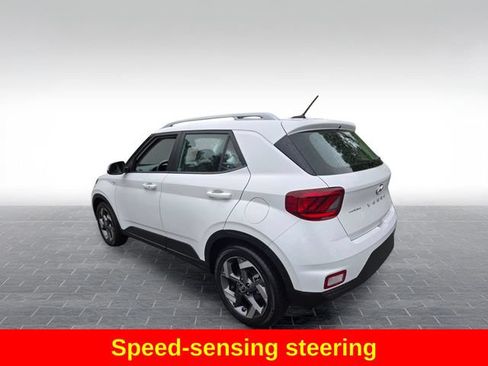 Used 2025 Hyundai Venue SEL FWD image 6