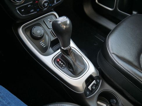 Used 2019 Jeep Compass Latitude w/ Popular Equipment Group image 18