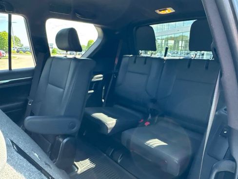 Used 2023 Lexus GX 460 Premium w/ Accessory Package AWD/4WD image 14