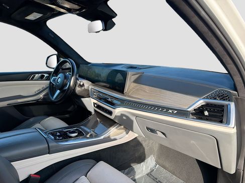 Used 2023 BMW X7 xDrive40i w/ Executive Package image 16