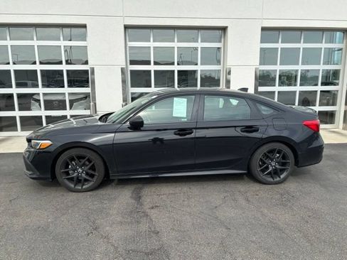 Used 2023 Honda Civic Sport image 3
