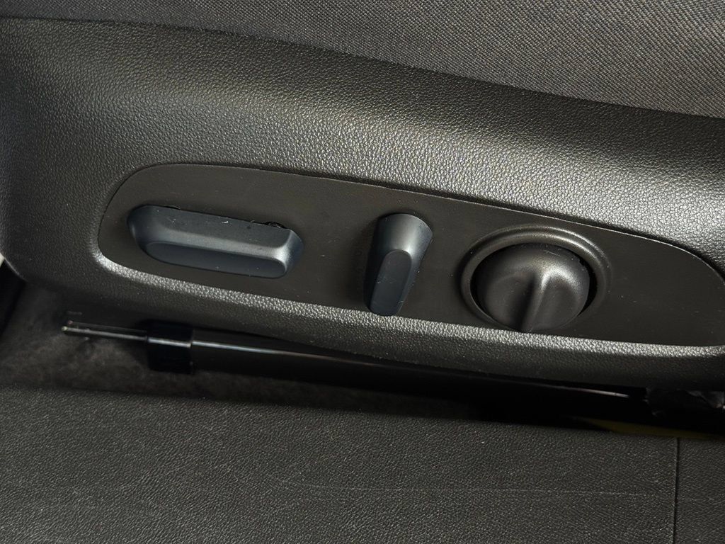 Used 2025 Chevrolet Malibu LT FWD image 26