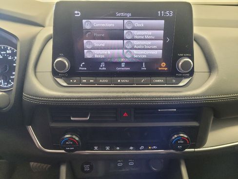 Used 2024 Nissan Rogue SV image 25