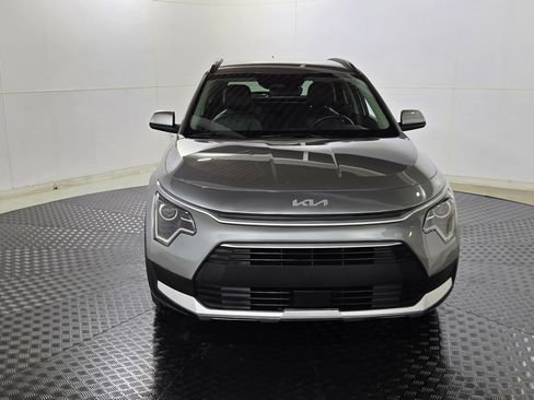 Used 2023 Kia Niro EX image 2
