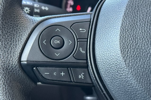 Used 2025 Toyota RAV4 XLE FWD image 25