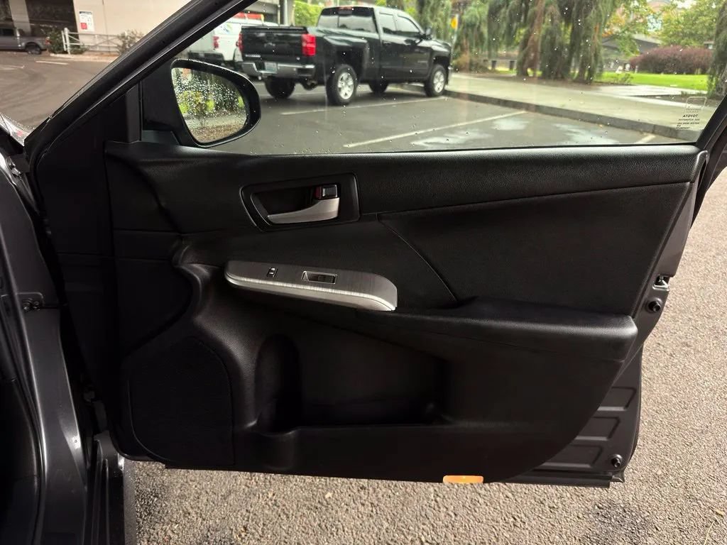 Used 2012 Toyota Camry SE FWD image 26