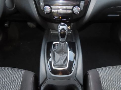 Used 2020 Nissan Rogue Sport SV image 21