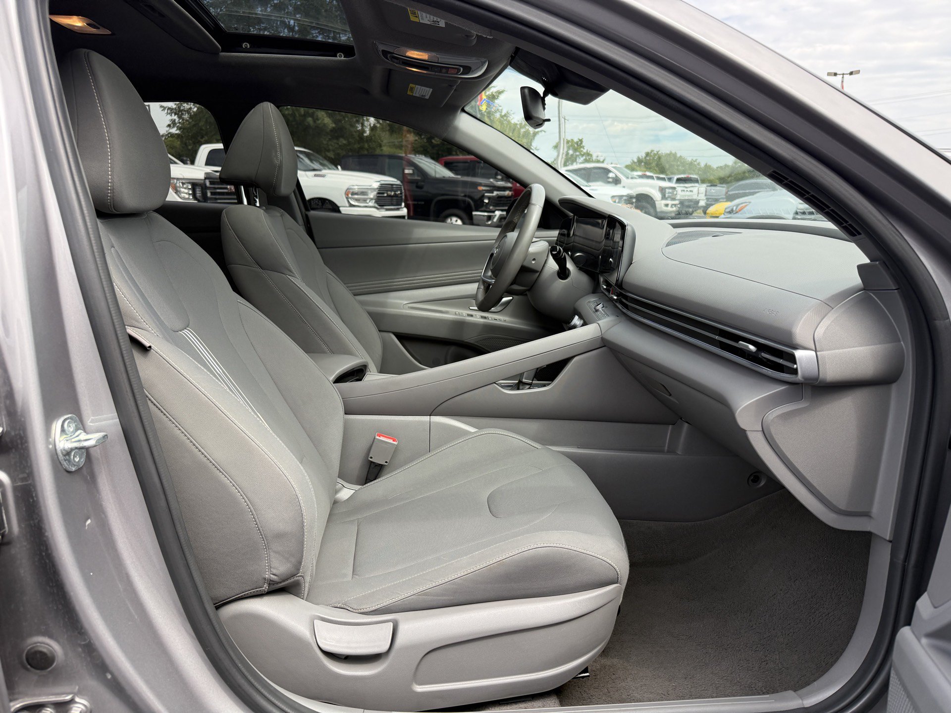 Used 2025 Hyundai Elantra SEL FWD image 26