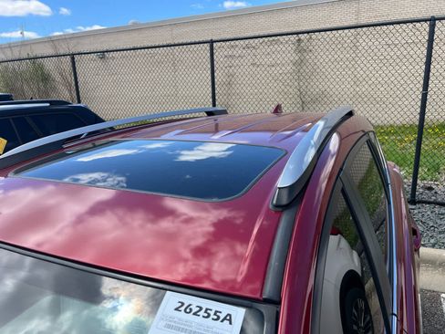 Used 2018 Toyota RAV4 XLE FWD image 8