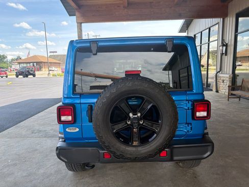 Used 2023 Jeep Wrangler Unlimited Sahara AWD/4WD image 17