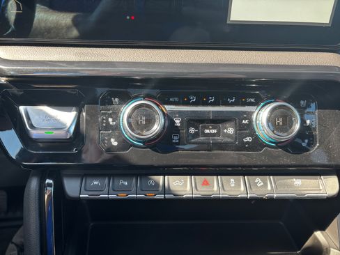 Used 2023 GMC Sierra 1500 AT4 image 19