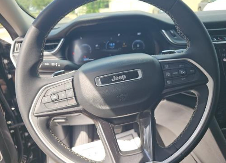 Used 2022 Jeep Grand Cherokee L Laredo w/ Luxury Tech Group I AWD/4WD image 18