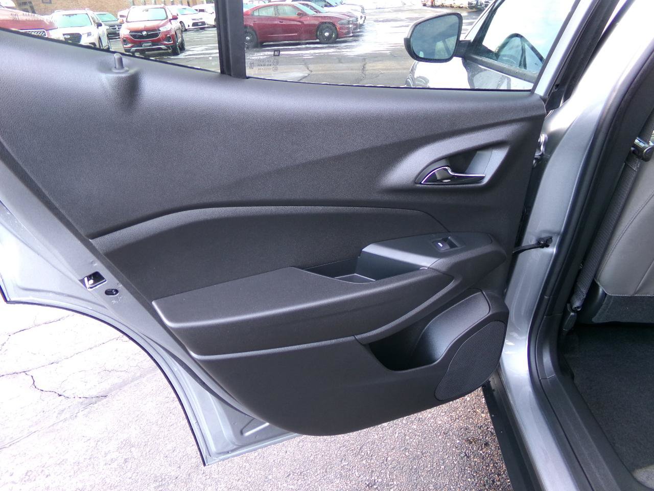 Used 2025 Chevrolet Trax ACTIV w/ Sunroof Package FWD image 27