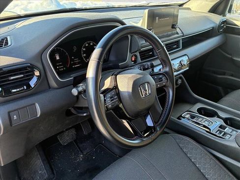 Used 2023 Honda Pilot Sport image 10