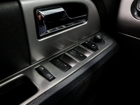 Used 2017 Ford Expedition XLT image 31