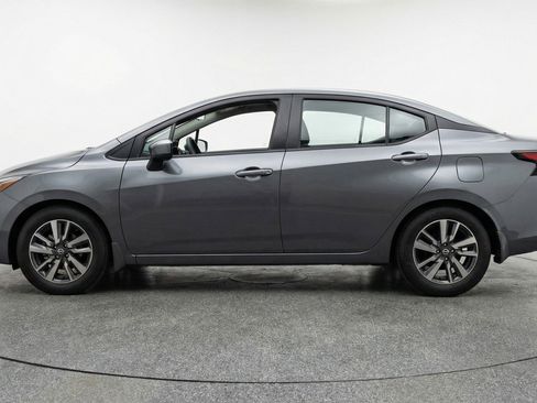 Used 2025 Nissan Versa SV image 5