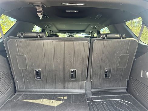 Used 2024 GMC Yukon SLT w/ SLT Premium Package image 30