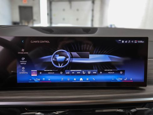 Used 2027 BMW X7 xDrive40i w/ Executive Package AWD/4WD image 18