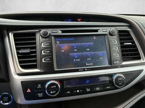 Used 2015 Toyota Highlander XLE AWD/4WD image 17