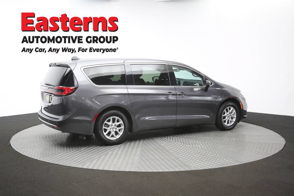 Used 2023 Chrysler Pacifica Touring-L FWD image 44