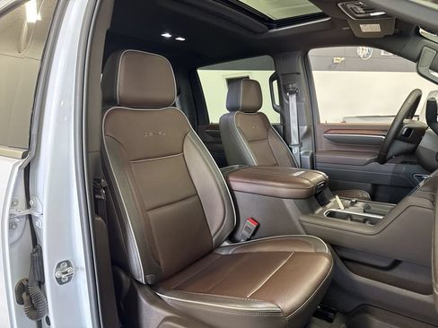 Used 2025 GMC Sierra 3500 Denali w/ Technology Package AWD/4WD image 13