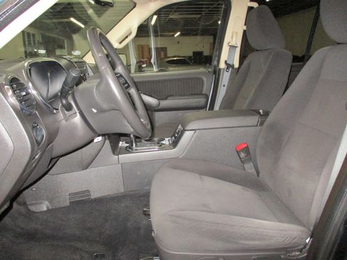 Used 2010 Ford Explorer XLT image 14