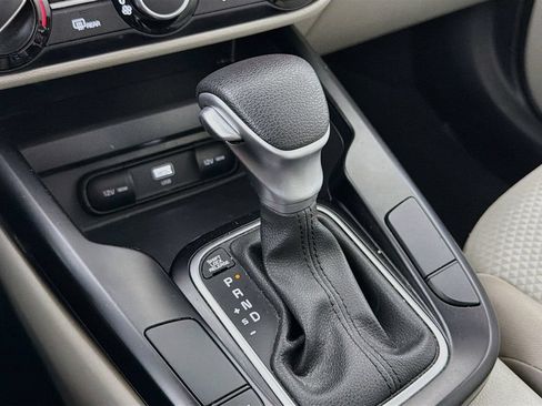 Used 2025 Kia Soul LX w/ LX Technology Package FWD image 20