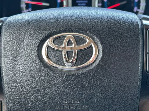 Used 2018 Toyota 4Runner TRD Off-Road Premium AWD/4WD image 39