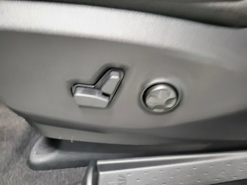 New 2027 Chrysler Pacifica Select AWD/4WD image 20