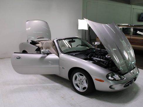 Used 1999 Jaguar XK8 Convertible RWD image 24