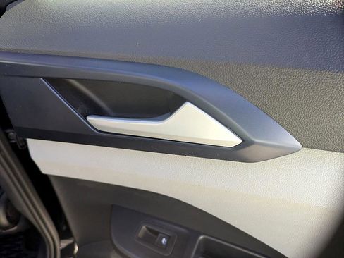 Used 2024 Volkswagen Taos SE image 29