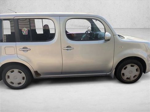 Used 2009 Nissan Cube 1.8 S w/ Interior Designer Pkg FWD image 4