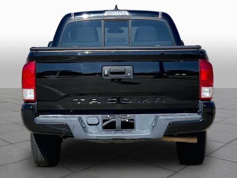 Used 2017 Toyota Tacoma SR RWD image 5