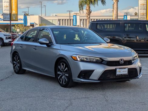 Used 2024 Honda Civic EX image 3