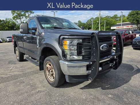 Used 2017 Ford F250 XL w/ Power Equipment Group AWD/4WD image 6