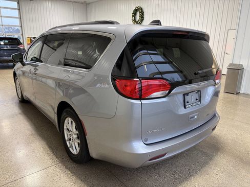 Used 2021 Chrysler Voyager Lxi image 3