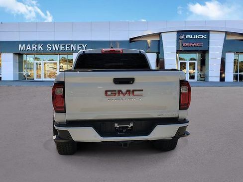 Used 2025 GMC Canyon Denali AWD/4WD image 32